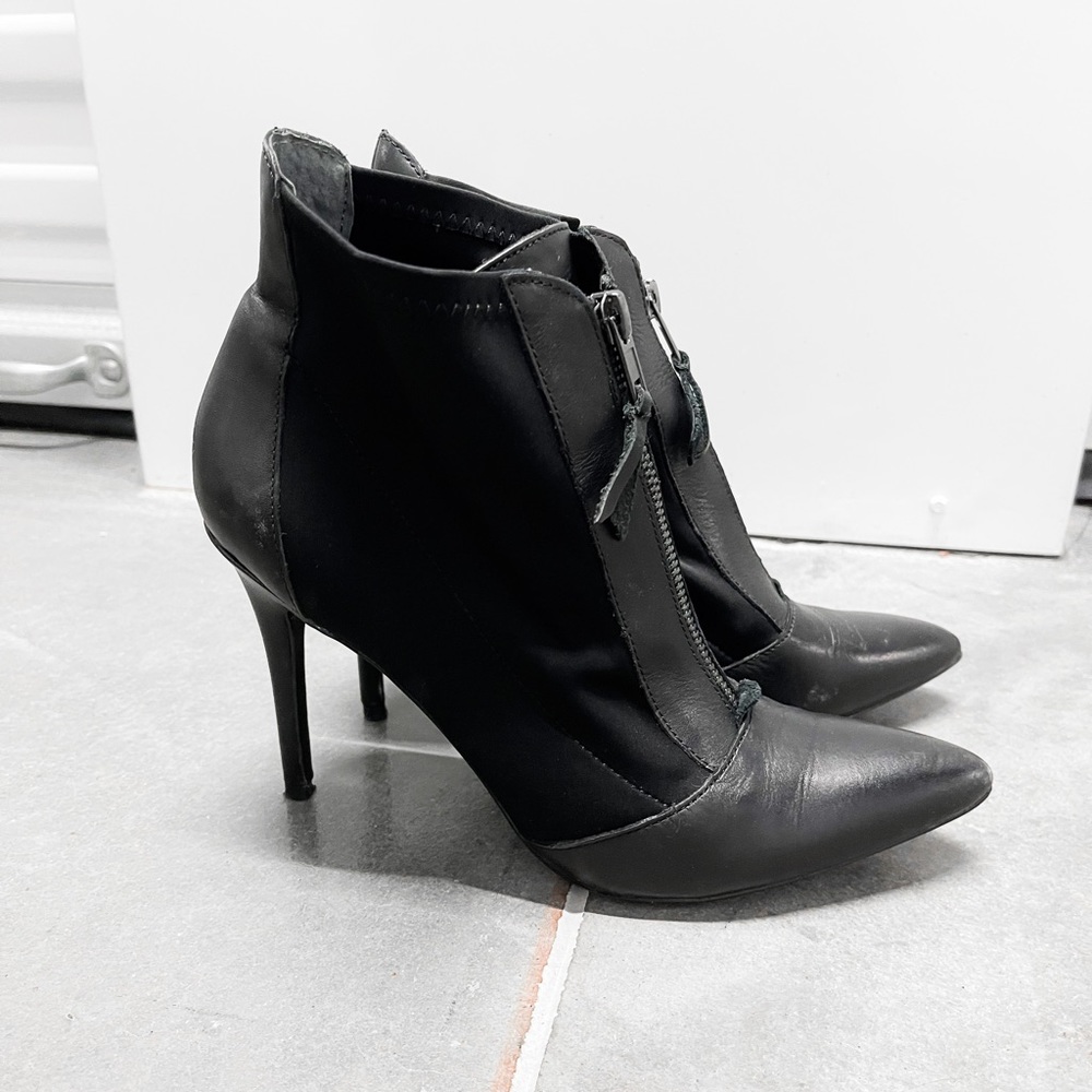 Charles by Charles David Boots Women size 8.5 Black Leather Ankle Pointed Heels
